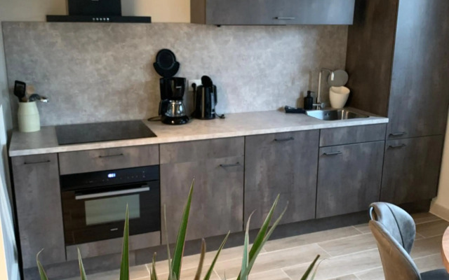 Dijkhofje, dichtbij strand, zee en meer.