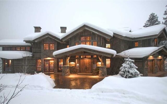 Gold Mine Lodge 6 BedroomHoliday home By Moving Mountains