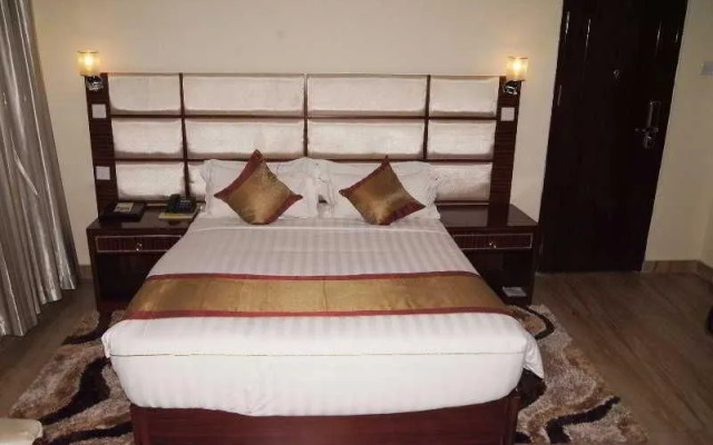 Tiffany Diamond Hotel Indira Gandhi Street