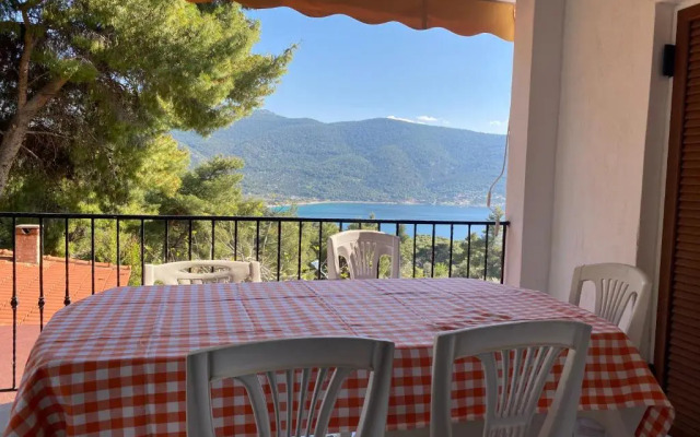 Manos’ Traditional Maisonette