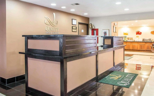 Quality Inn - фото 2
