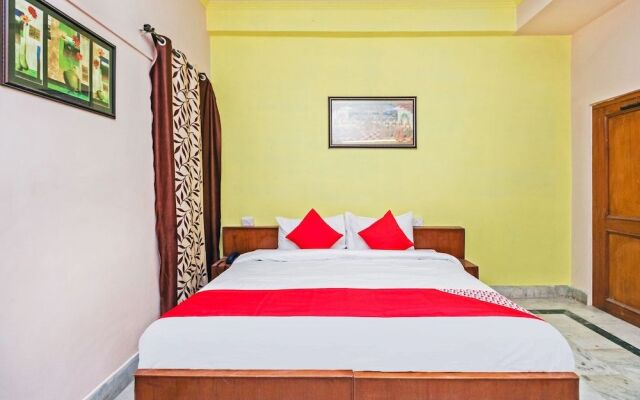 OYO 29394 Hotel Apoorva Deluxe