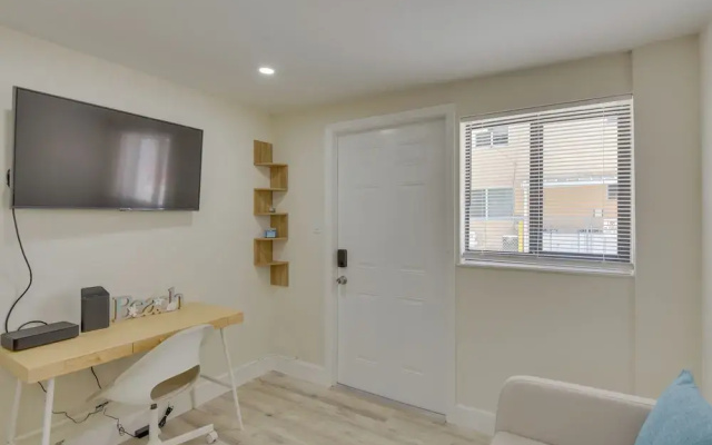 Nifty Miami Apartment ~ 5 Mi to Downtown!