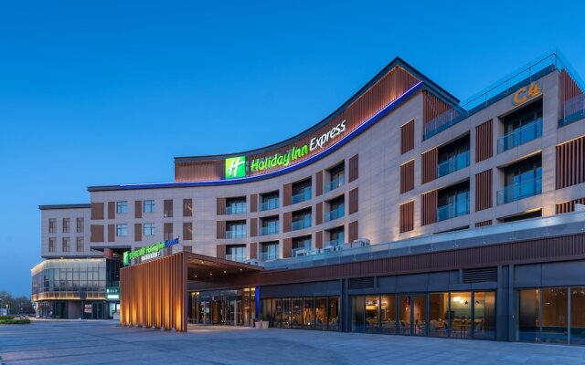 Holiday Inn Express Dalian Golden Pebble Beach, an IHG Hotel