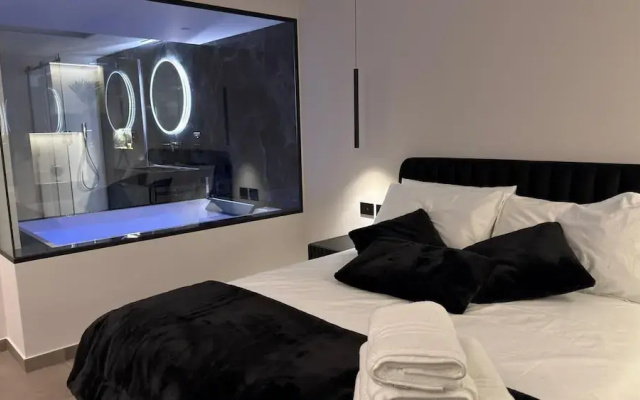 Coco Noir Luxury Villa