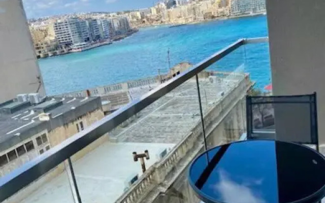 Sliema, Stylish 1 Bedroom Apartment with Parking.