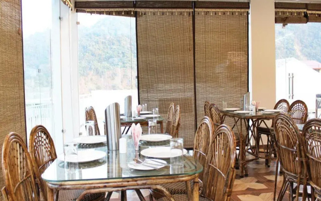 Oyo 2749 Hotel Vedas