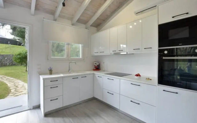 Villa Noulia With 4 Bedrooms and 2 Bathrooms