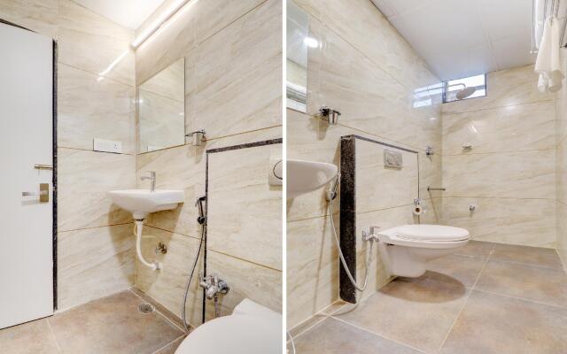 Capital O 43639 Hotel Sri Alok Park