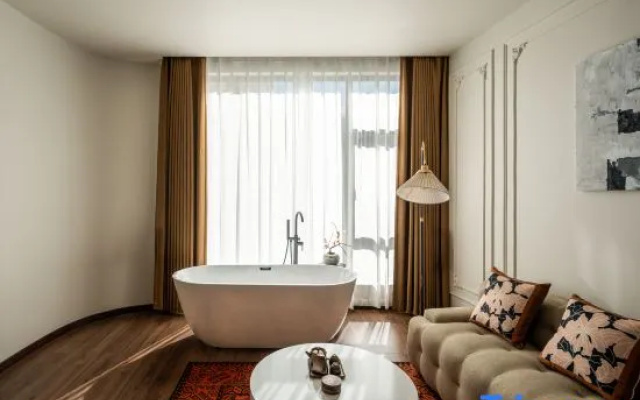 Yixin Moon Earthly HYGGE|Space Art Hotel (Dukezong Ancient City Prayer Wheel Store) – Guest Rooms – Shangri-La