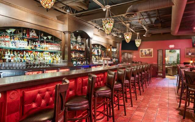 Best Western Plus White Bear Country Inn