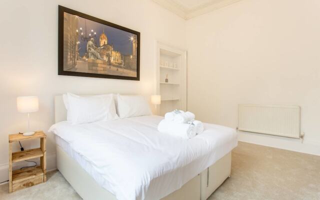 Perfect City Centre Location 50M From Princes St