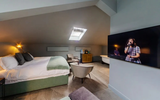 Bello Lake Como Suites