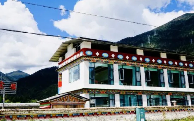 Nyingchi Lulangzhuo Family Hotel
