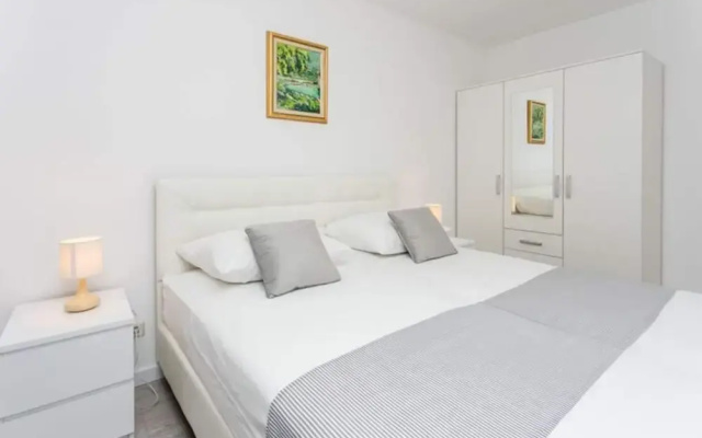 Apartment Dupcic - Two Bedroom Apartment With Balcony