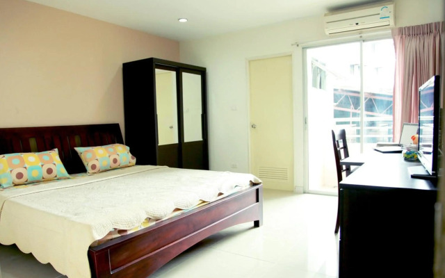 OYO 274 Meesook Residence