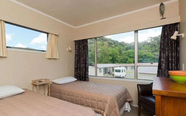Waitangi Beach Units