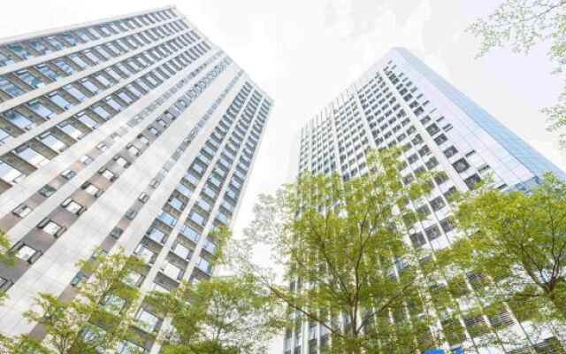 Xinyue Holiday Apartment (Guangzhou East Railway Station Yantang Subway Station)