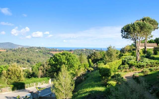 Studio in La Croix-valmer, With Wonderful sea View and Furnished Balco