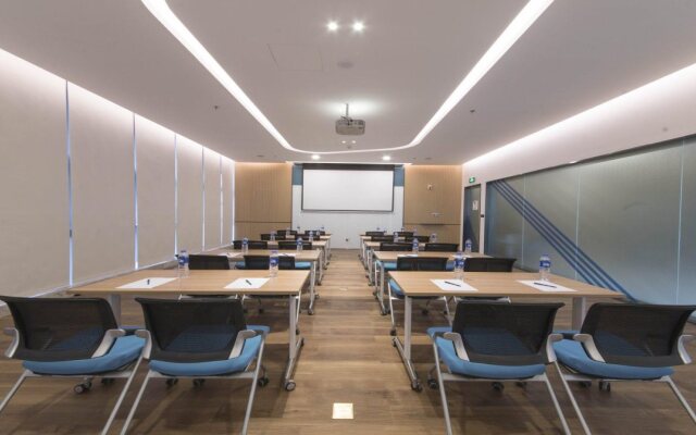 Holiday Inn Express Liyang Huafu by IHG