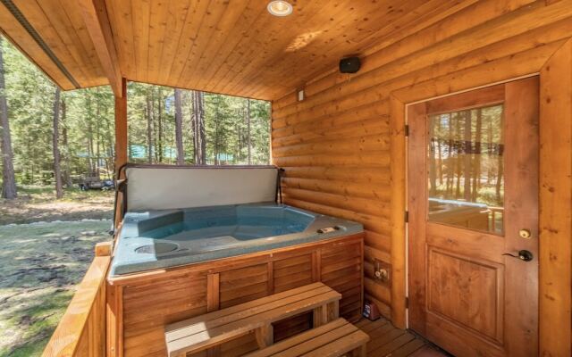 Getaway Moose 3 Bedroom Home by NW Comfy Cabins by RedAwning