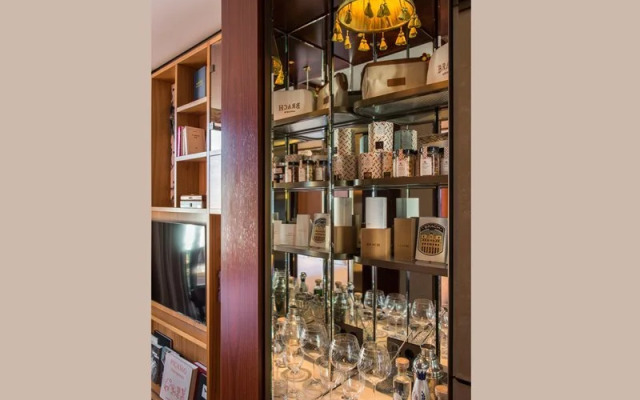 Brach Madrid - Evok Collection