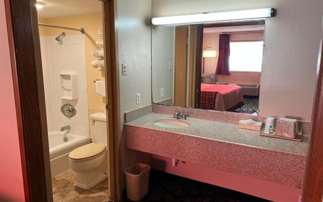Travelerslodge Motel