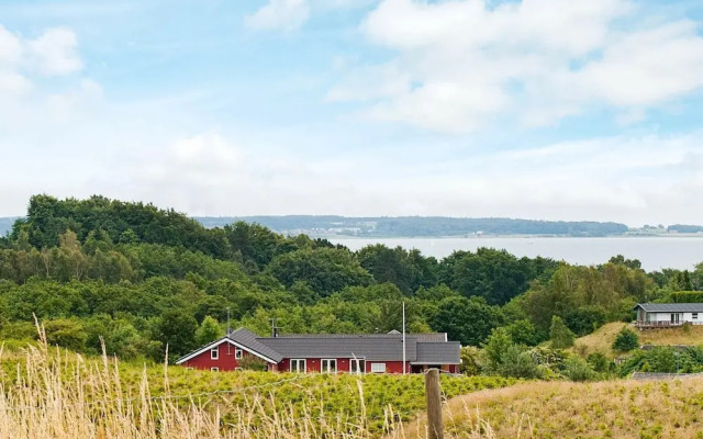 Rustic Holiday Home in Ebeltoft with Hot Tub