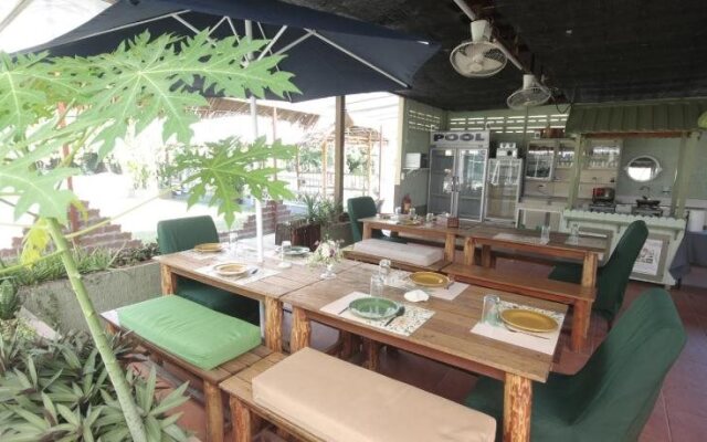 Baan Mae Ying Bungalows & Luxury Glamping Tents