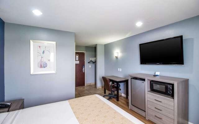 Rodeway Inn & Suites