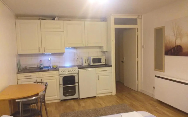 Studio flat in central Bracknell