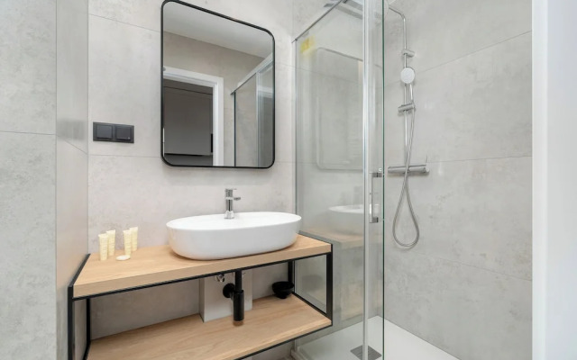 Modern Studio for 2 by Renters