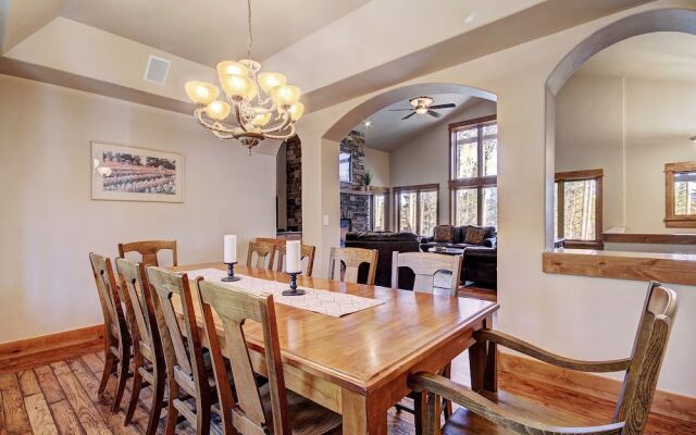 Highlands Trail House 5 Bedroom Home by RedAwning