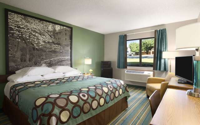 Super 8 by Wyndham Batesville