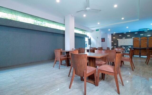 RedDoorz Plus Near ITC Fatmawati
