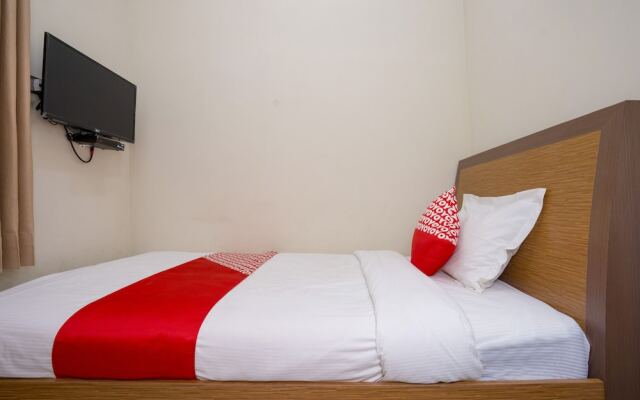 OYO 1761 彭多克英达鲁玛科斯酒店(OYO 1761 Pondok Indah Rumah Kost)