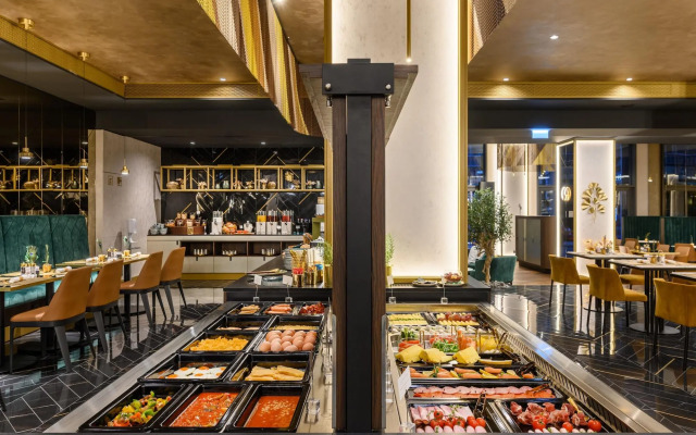 Emerald Downtown Suites