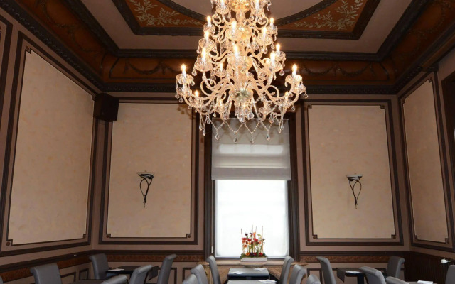 Golden Tree Hotel