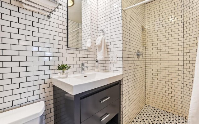 Park Forest  4 Bedroom Home by RedAwning