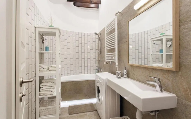 3bdr Modern and Stylish Apartment - Heart of Old Town by Houseys ...