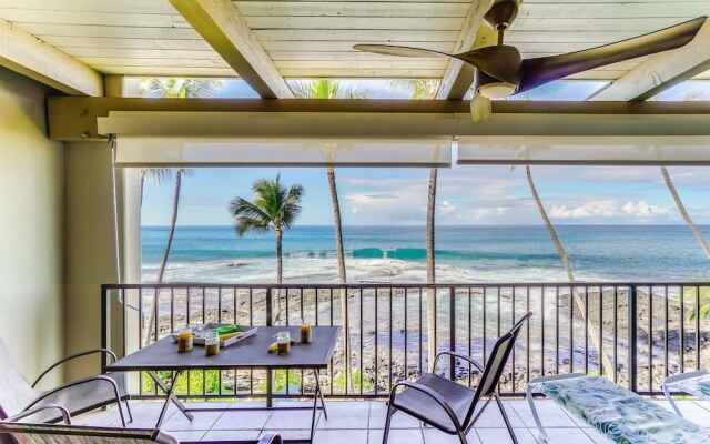 Kona Bali Kai 317 - Oceanfront 2 Bedroom Condo by RedAwning