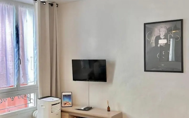Monroe's studio at the heart of Cannes and beaches