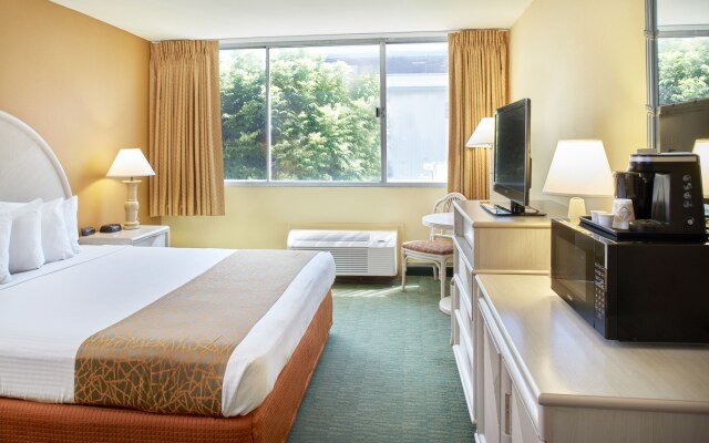Airport Honolulu Hotel, Trademark Collection by Wyndham