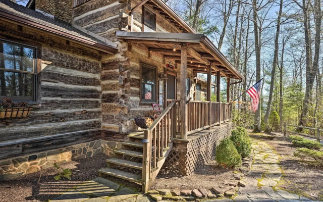 Cabin Near Boone w/ Hot Tub & Mountain Views