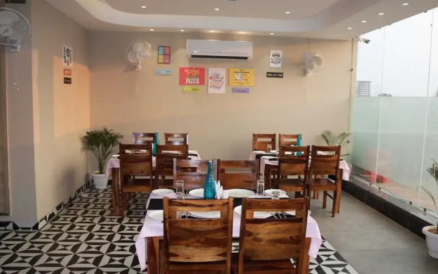 Infinity Stays - Hotel Near Medanta