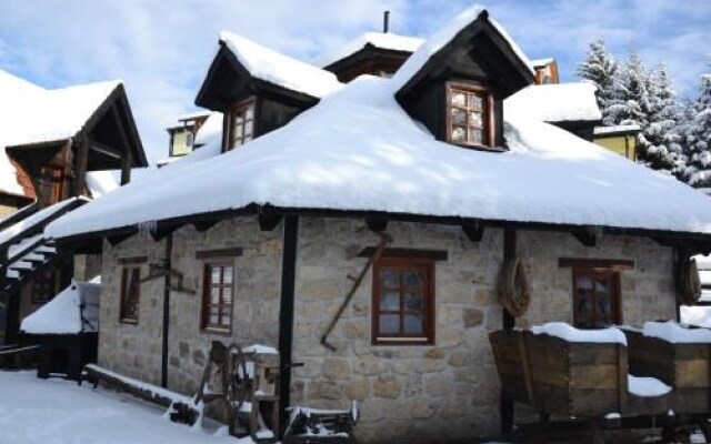 Ethno Village Babici And Hotel Rostovo