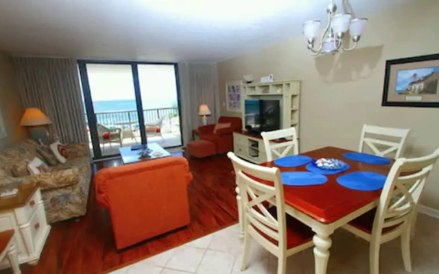 Club Regency in Regency Towers