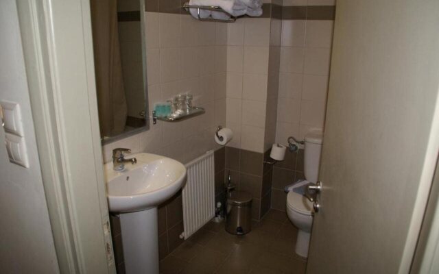 Yria Hotel