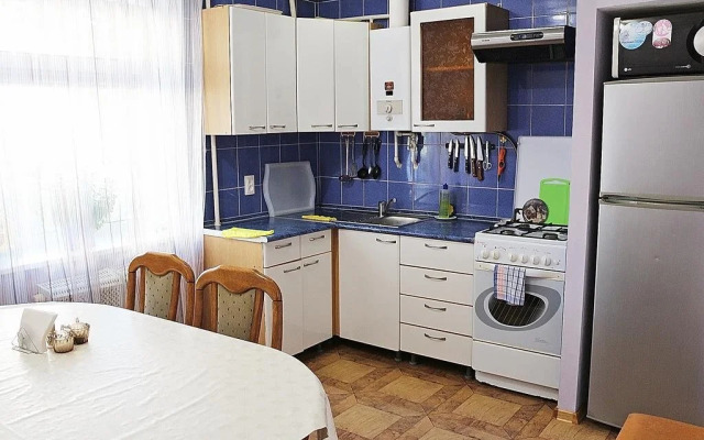 Guest House on Ulitsa Tolstogo