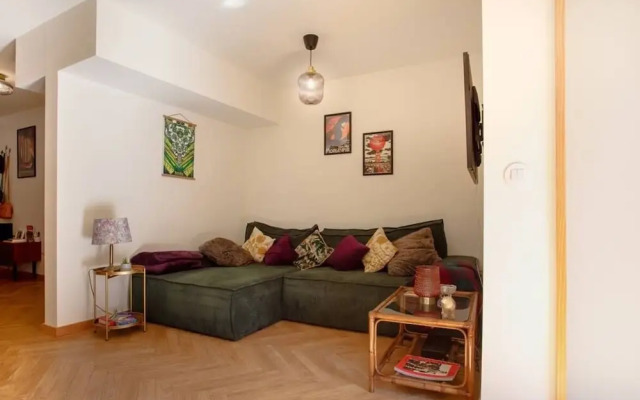 Alegr0 · 60s Chic Central Apartment w/ Garden